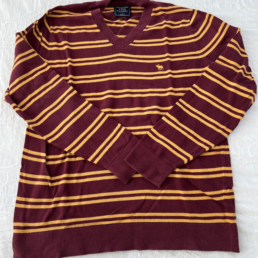Abercrombie & Fitch long sleeved V-neck shirt